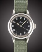 A GENTLEMAN'S STAINLESS STEEL BRITISH MILITARY OMEGA RAF PILOTS WRIST WATCH DATED 1956, WITH BLACK