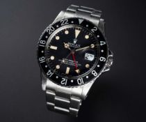 A GENTLEMAN'S STAINLESS STEEL ROLEX OYSTER PERPETUAL GMT MASTER BRACELET WATCH CIRCA 1980, REF.
