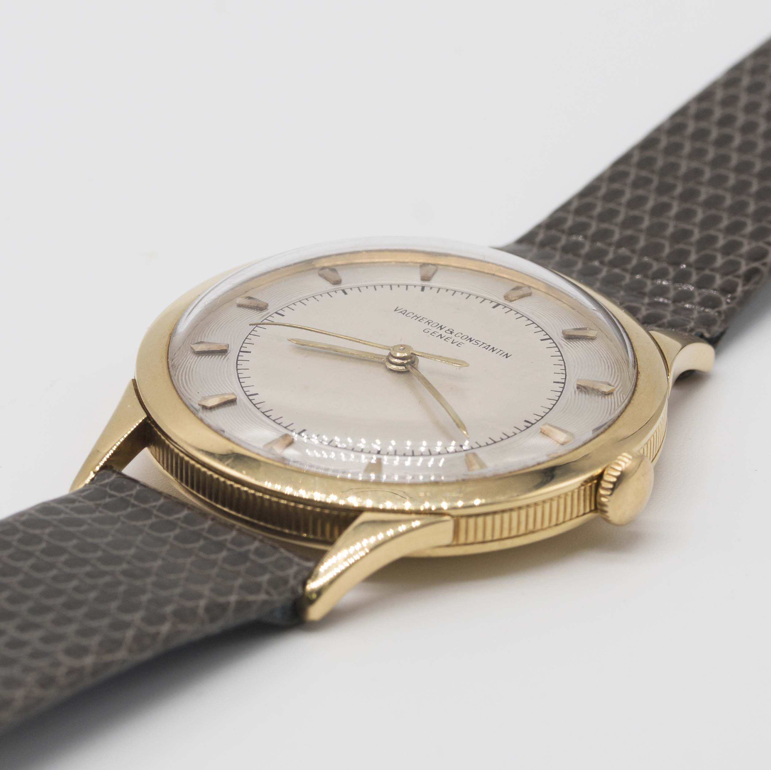 A FINE GENTLEMAN'S 18K SOLID GOLD VACHERON & CONSTANTIN WRIST WATCH CIRCA 1950s, REF. 4894 WITH " - Image 4 of 11