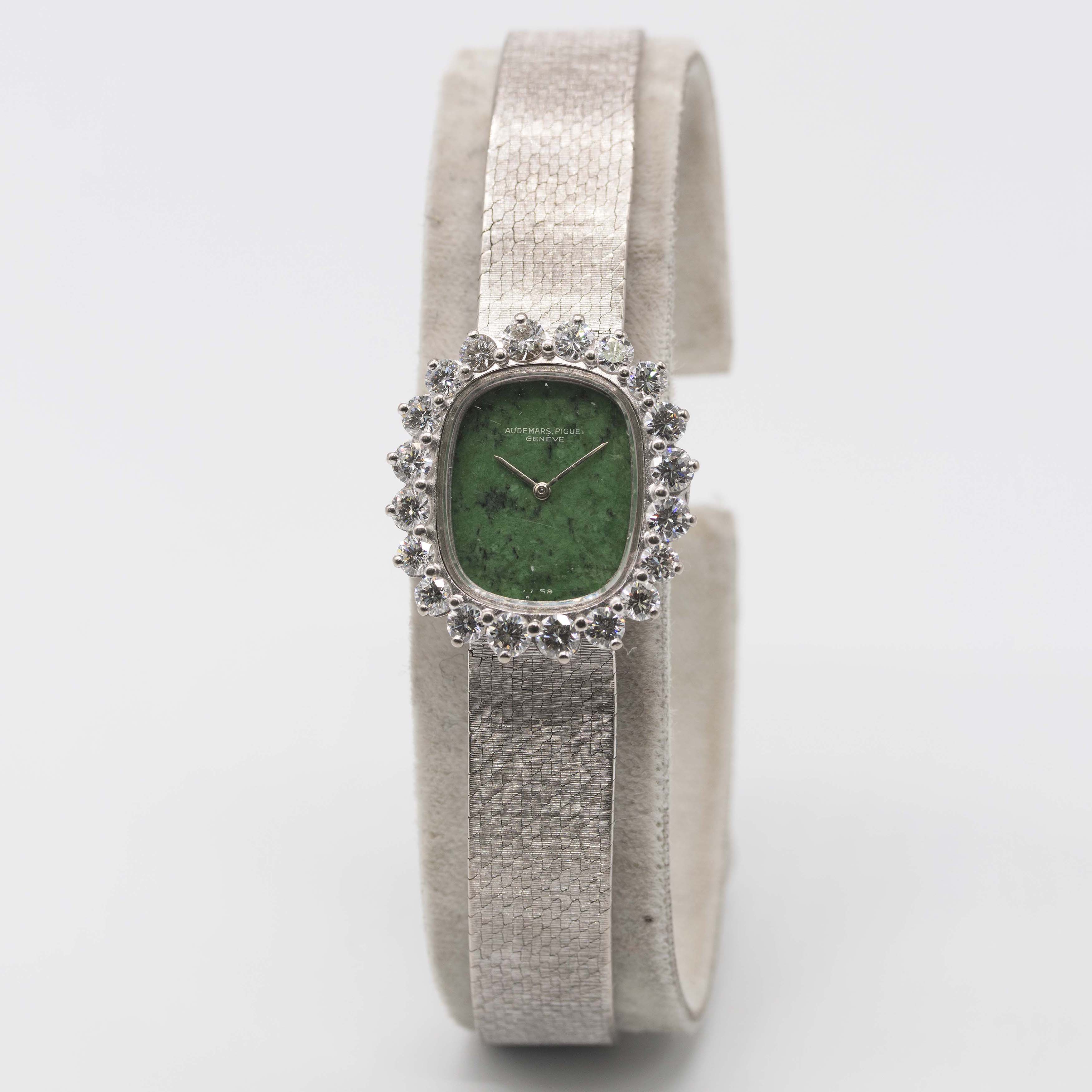 A FINE LADIES 18K SOLID WHITE GOLD & DIAMOND AUDEMARS PIGUET BRACELET WATCH CIRCA 1970s, WITH - Image 2 of 10
