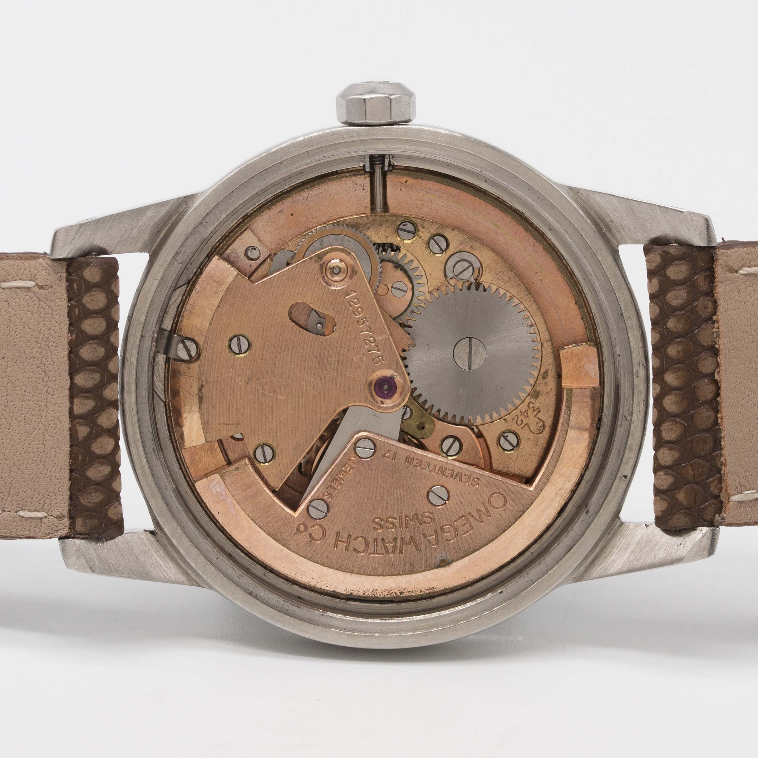 A GENTLEMAN'S STAINLESS STEEL OMEGA SEAMASTER AUTOMATIC WRIST WATCH CIRCA 1950, REF. C2576-2 WITH - Image 7 of 10