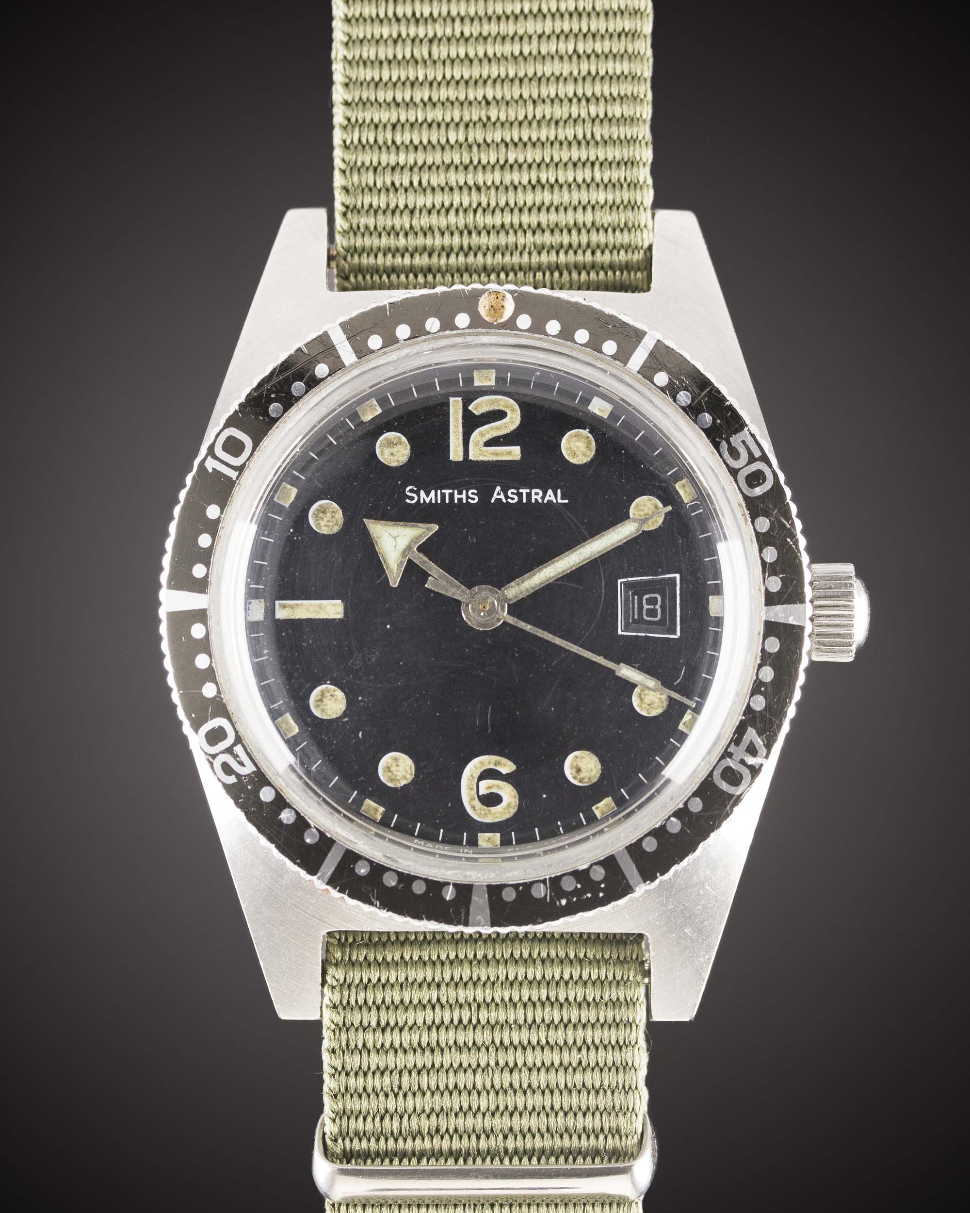 A GENTLEMAN'S STAINLESS STEEL SMITHS ASTRAL "SKIN DIVER" WRIST WATCH CIRCA 1969, REF. CM4501 WITH