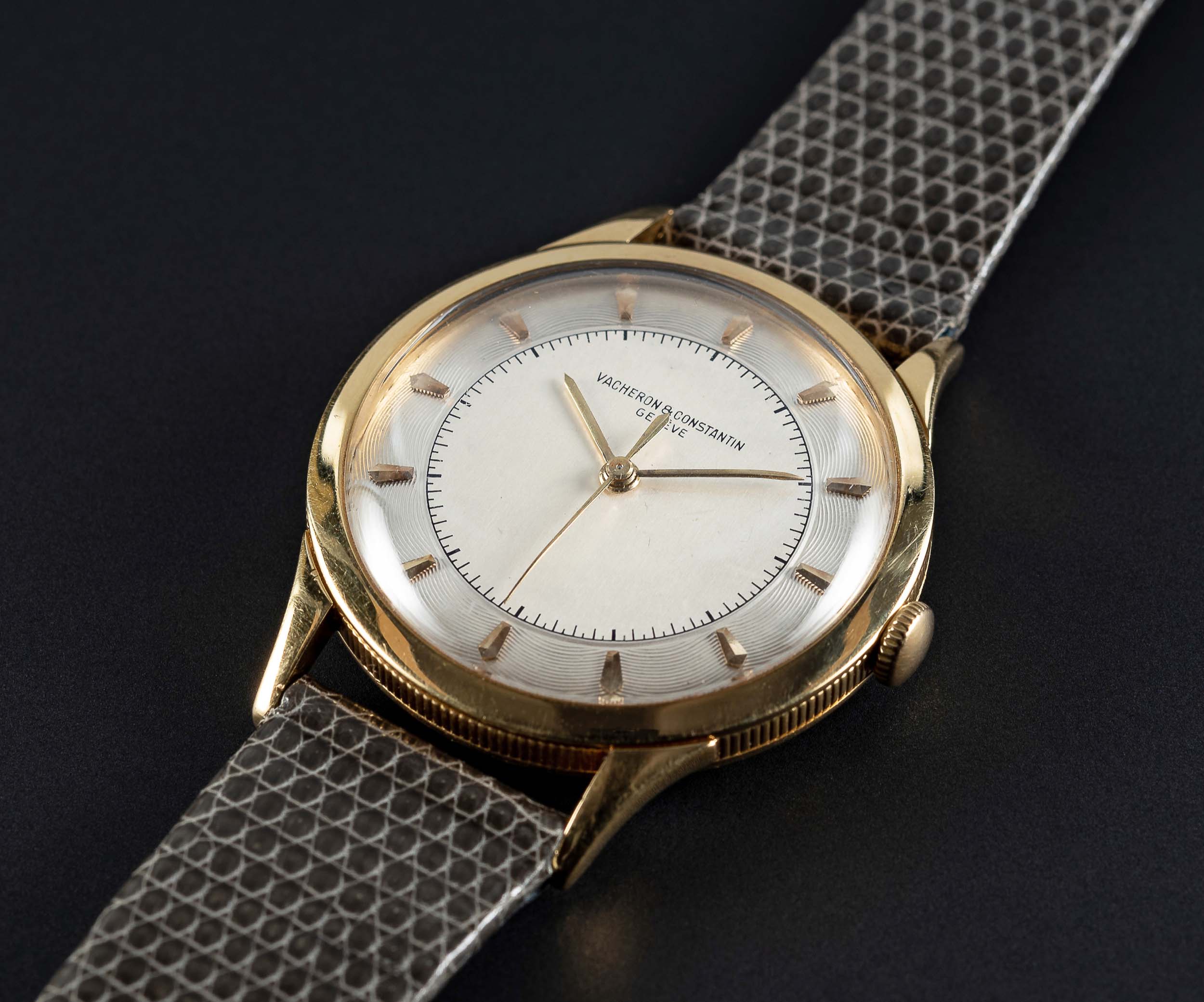 A FINE GENTLEMAN'S 18K SOLID GOLD VACHERON & CONSTANTIN WRIST WATCH CIRCA 1950s, REF. 4894 WITH "