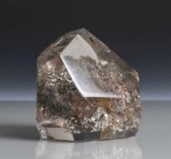 Bergkristall mit Einschluss, gediegenes Silber, H. ca. 9 cm. Abschläge.