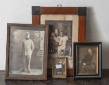 Konvolut Rahmen, 4 Stück, Biedermeier bis ins 20. Jahrhundert, verschiedene Größen. Z. T. m. Besch.
