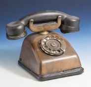 Altes Telefon, 20. Jahrhundert, Kupfergehäuse, Bakelit-Hörer, Wählscheibe. H. ca. 17 cm, Br. ca.
