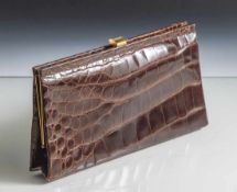 Damenabendhandtasche, 1960er Jahre, braunes Krokodilleder, flache Form, Metallmontierung.