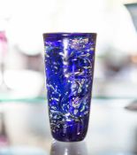 Kleiner Becher, Entwurf Kurt Wallstab (1920-2002), dunkelblaues Glas mit oxidischen Einfärbungen,