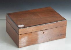 Deckeldose/Nähkasten, 19. Jahrhundert, Holz, Schlüsselschild in Rautenform eingelassen. H.ca. 12 cm,
