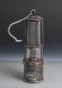 Alte Grubenlampe, um 1900, bez. FWD und Nr. 104. Guter Zustand. H. ca. 30 cm.