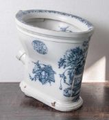 Toilettenbecken, England, um 1900, Steingut mit kobaltblauem Umdruckdekor. Innen bez. 