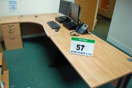 A Limed Oak Effect Executive Ergonomic Workstation with 1600mm x 1180mm Desk,1180mm x 800mm