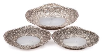 A Victorian silver serving dish, maker Edgar Finley & Hugh Taylor, London,