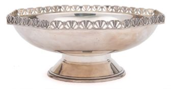 A George V silver pedestal bowl, maker Blackmore & Fletcher Ltd, London,