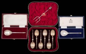 A set of six George V silver gilt 'anointing' teaspoons, maker Goldsmiths & Silversmiths Co Ltd,