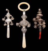 An Edward VII silver rattle, maker Crisford & Norris Ltd, Birmingham,