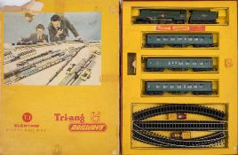 Hornby OO/HO gauge R381 maroon livery sleeping cars:,