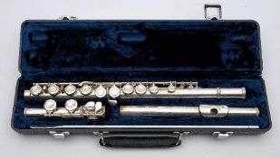 A silver plated 'BH400' flute by Boosey & Hawkes:, in a fitted hard shell case.
