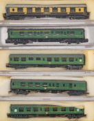 Wren Micro Model N gauge, a group of five passenger coaches:, two No 352 SR green coaches,