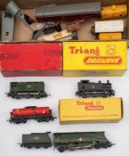 Tri-ang TT, a 4-6-2 Merchant Navy Class Locomotive 'Clan Line' no 35028 with tender:, unboxed,