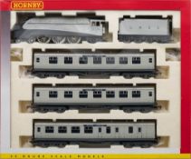 Hornby (China) OO/HO R2445 Silver Jubilee limited edition train pack:,