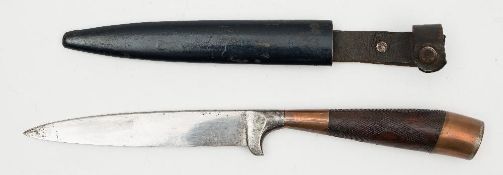 An early 20th century horn handled pesh kabz:, blade length 30.