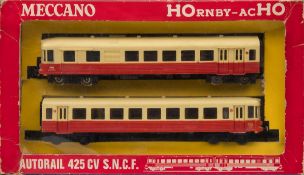 Hornby Acho No 6370 Autorail 425CV SNCF:, in red and cream livery, boxed.
