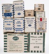 Hornby Acho HO gauge a collection of rolling and trackside accessories:,