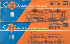 Roco OO/HO gauge, a boxed group of two overhead electric locomotives:,