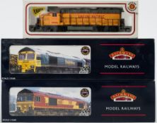 Bachmann OO/HO gauge, a boxed group of three diesel locomotives: No 32-725 Class 66 EWS 66135,