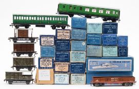 Hornby Dublo OO/HO, a collection of 3-rail passenger coaches and rolling stock in original boxes:,