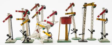 Hornby O gauge, a group of various signals:, including double and single examples,