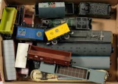 Lima (Italy) OO/HO gauge, a collection of goods wagons and passenger coaches:,