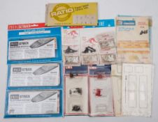 Peco and other OO/HO gauge, a small collection of accessories:,