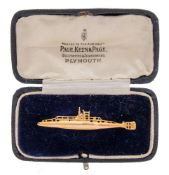 An Edwardian 15ct gold brooch of a C-Class submarine: the reverse stamped with registration number