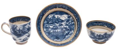 A Caughley blue and white trio: printed with the chinoiserie 'Fence and House' pattern within gilt