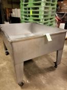 Portable tank W-4'; L-5'; D-2' (Located in Dixon, Illinois) (Rigging and Handling Fee: $200)