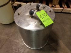 Stainless steel tank 20 gal (Located in Dixon, Illinois) (Rigging and Handling Fee: $20)
