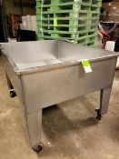 Portable tank W-4'; L-5'; D-2'(***Located in Dixon, IL / Rigging & Loading Fee $200***)