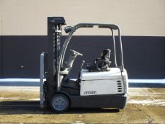 Crown SC4040-40 3-Wheel Electric Cushion Fork Truck, Capacity: 4000 lbs., YOM: 2004, Mast: 83