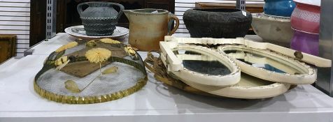 Two mirrors and a bee pattern cake cover