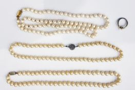 Quantity of costume jewellery to include simulated pearl necklaces, various, sundry beads, rings,