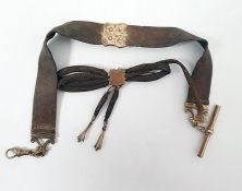 Victorian memorial brooch formed of plaited hair, in a bow design with central gold-coloured