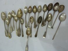 Quantity of silver teaspoons and others ( 1 bag)