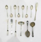 Set of six silver coffee spoons with engraved scrolling decoration, a Victorian silver sifter