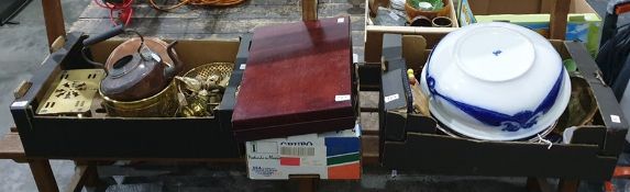 Quantity of brass items including a brass trivet, a brass plant holder with lead liner, a copper