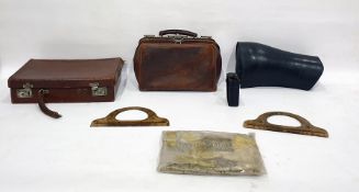 Small Gladstone bag, a pair of bakelite bag handles, 
