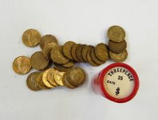 Large quantity of English pennies and other old currency (1 box)