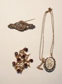 9ct gold and garnet abstract openwork brooch of 1960's/70's style, comprising numerous overlapping