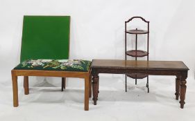 Oak window seat, the rectangular top with carved edge, on faceted tapering supports, a folding